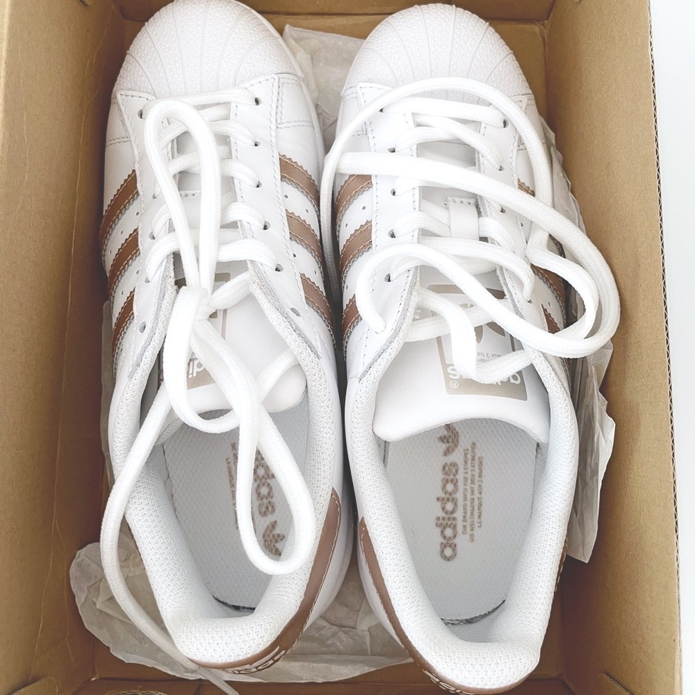 NEW IN BOX - SUPERSTAR Women ADIDAS tennis shoe 5W